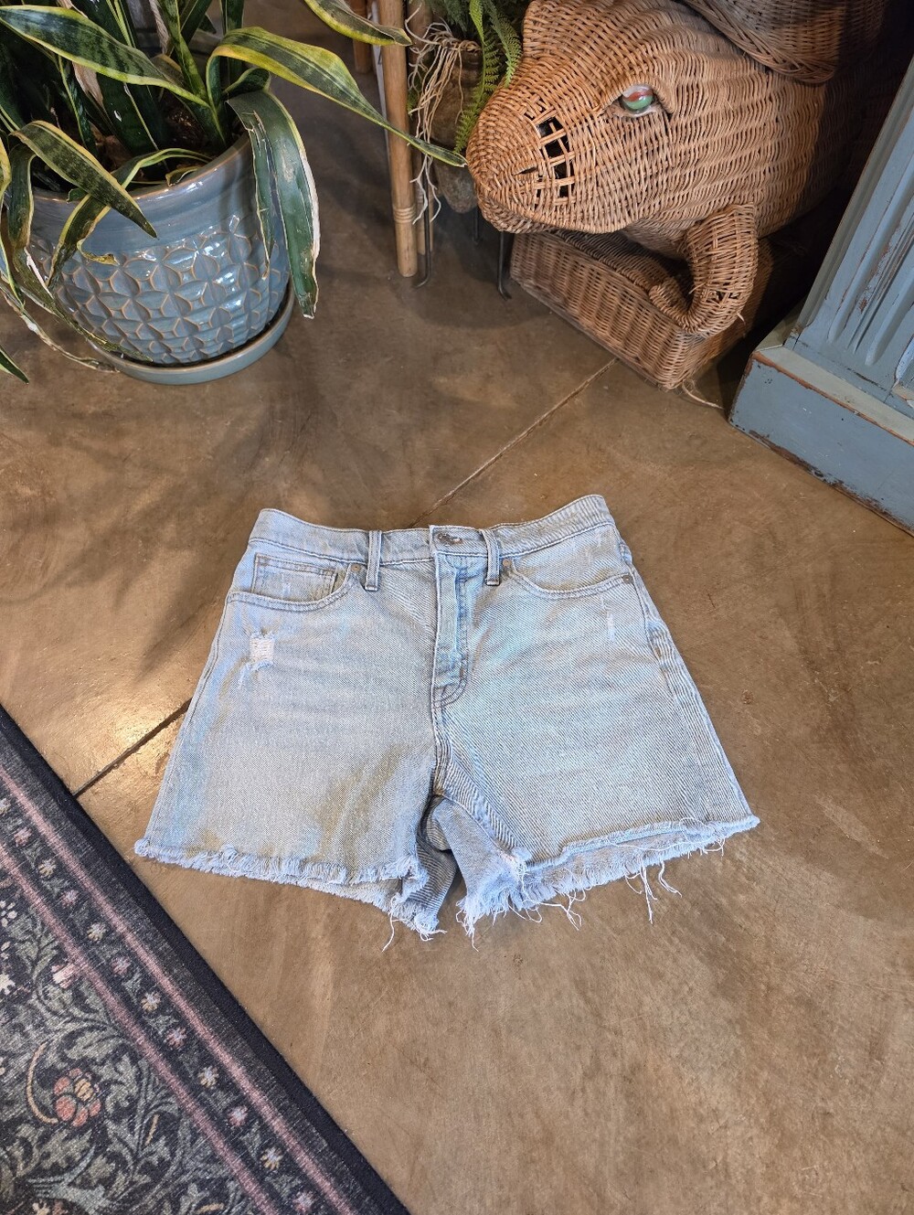 Madewell Distressed High Rise Denim Light Wash Shorts Size 28